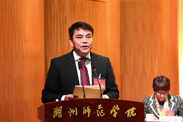 校长报告.jpg